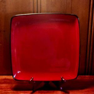 HOME TRENDS Rave Red 10.75" Square Stoneware Dinner Plate